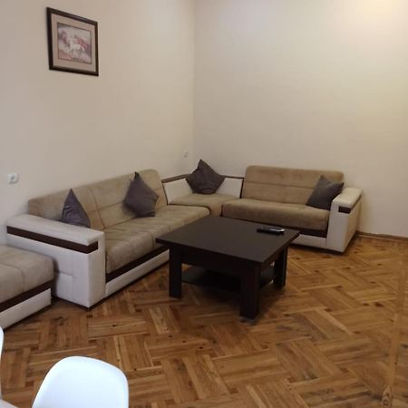 Spacious Apartment On Tumanyan Street 41 Near The Opera Building Yerevan Exterior photo